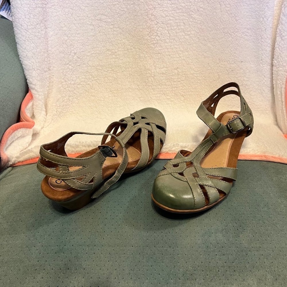 9 Wide Dressy Sandals